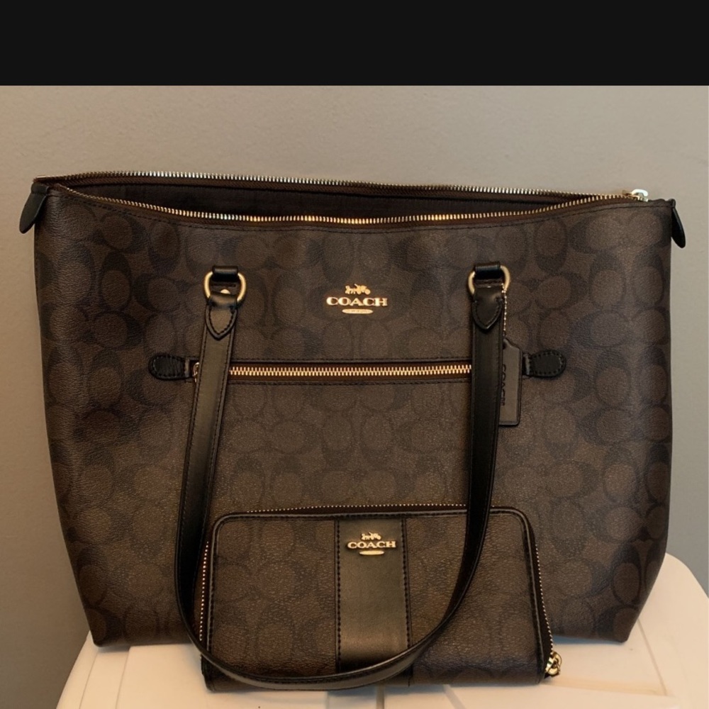 Coach signature tote with large wallet